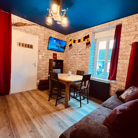 Le Logis Des Sorciers - Homy Монлюсон