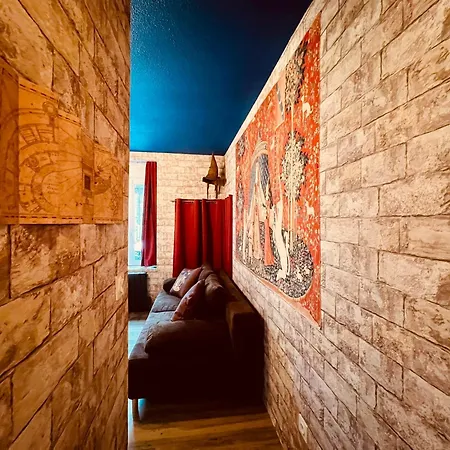 Le Logis Des Sorciers - Homy Montluçon